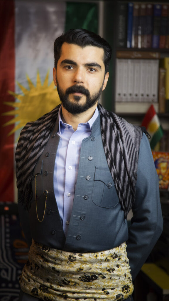 نموونەکە کورد و نەیارەکانیەتی